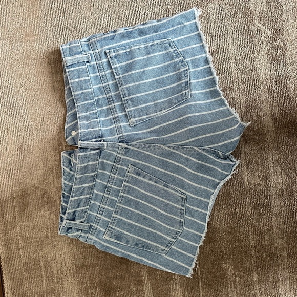 Jean Shorts - Picture 3 of 4